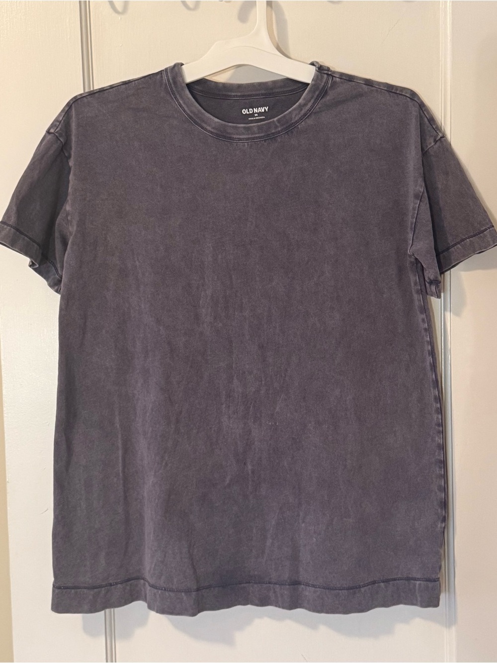 Old Navy Women’s Washed Charcoal Crewneck T-Shirt